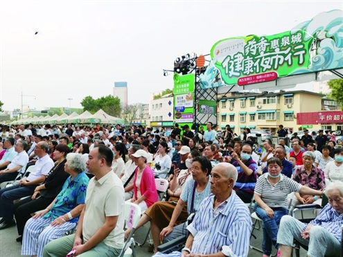 昨日,为期三天的山东省中医院三伏贴中医药文化夜市启动